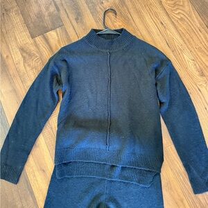 SHEIN Women's black Crewneck Sweater